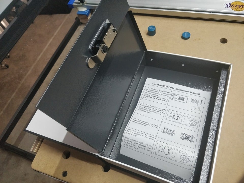 High quality, very neat diversion safe in the form of a book...